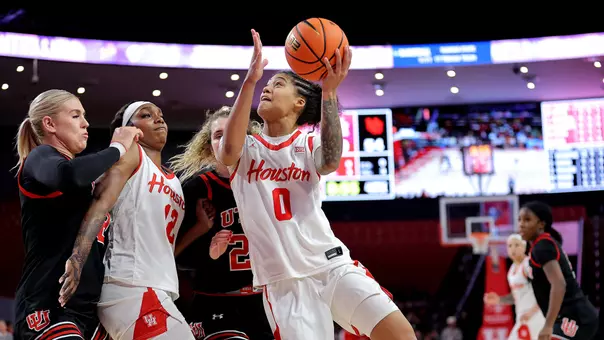 TK Pitts shooting ball vs. Utah with Houston and Utah players in the background