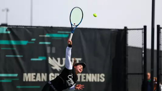 Elizaveta Morozova serves in a tennis match