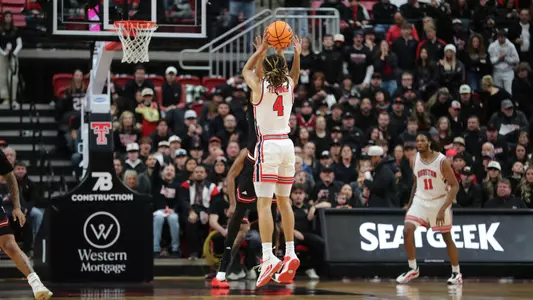 Kingston Flemings shoots a 3-pointer
