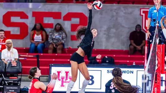Alyssa Gonzales spike