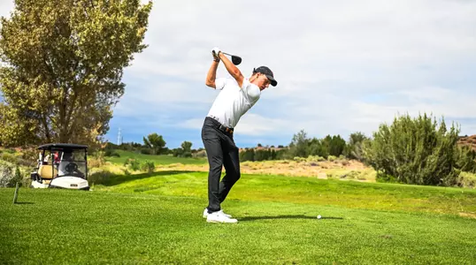 Sacha Ruiz tees off