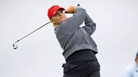 Emilia Väistö watches her tee shot
