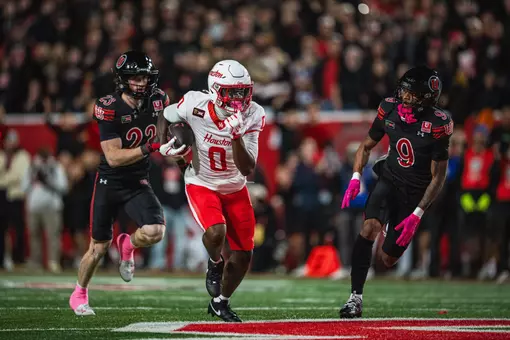 Houston Stays in Top 20 in AP Poll, Coaches Poll