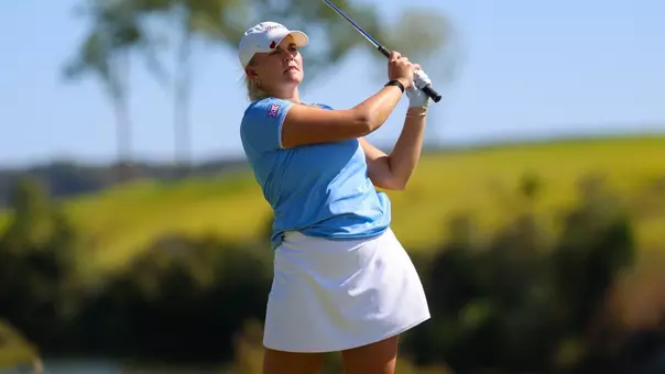 Emilia Väisto watches her tee shot