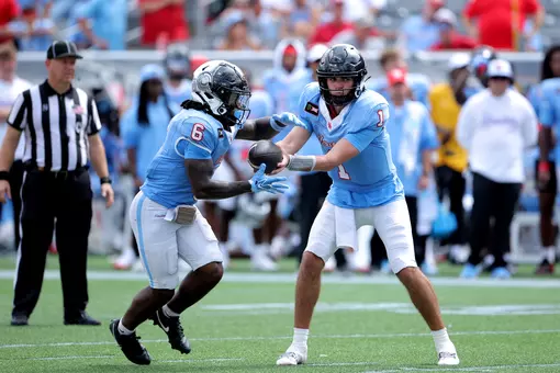 Conner Weigman passing the ball to Re’Shaun Sanford II