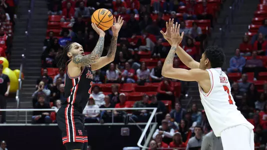 Emanuel Sharp shoots contested jumpter