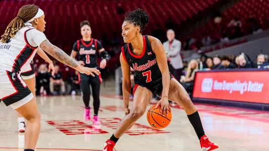 Kyndall Hunter dribbling ball with Cincinnati defender to her right