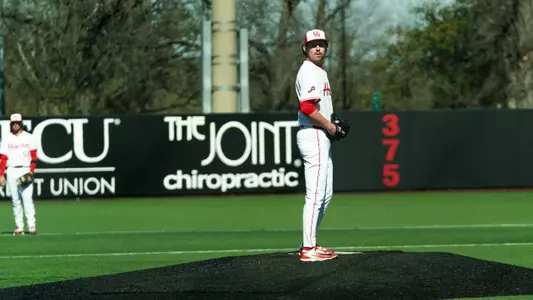 Ryne Rodriguez comes set before throwing a pitch against UTRGV.