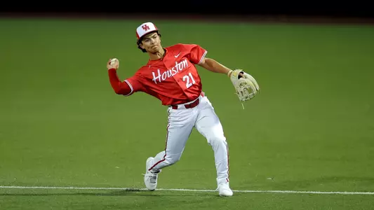 Antonelli Savattere throwing a baseball.
