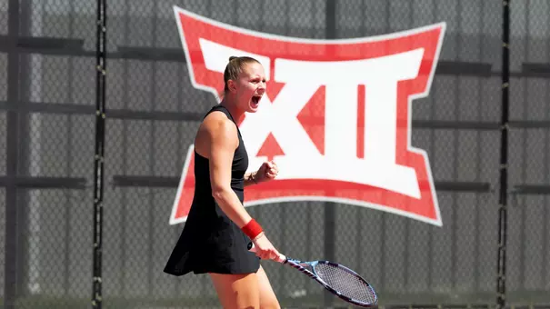 Sophie Schouten fist pumps after winning a point