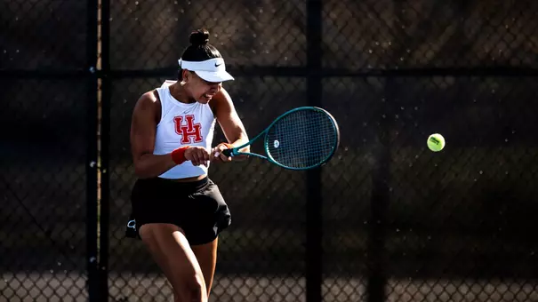 Chems Doha Zeghlouli hits a tennis ball