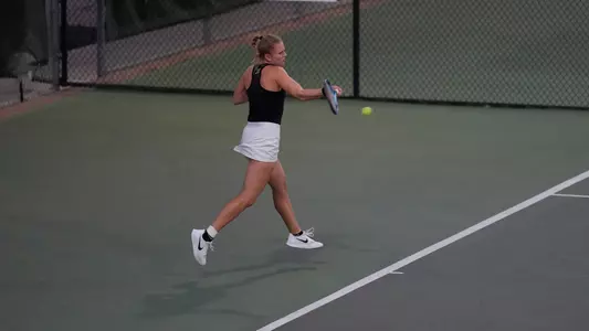 Sophie Schouten hits tennis ball