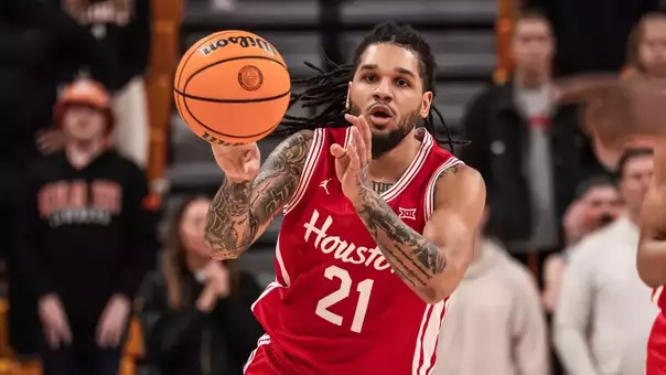 Emanuel Sharp catching a basketball