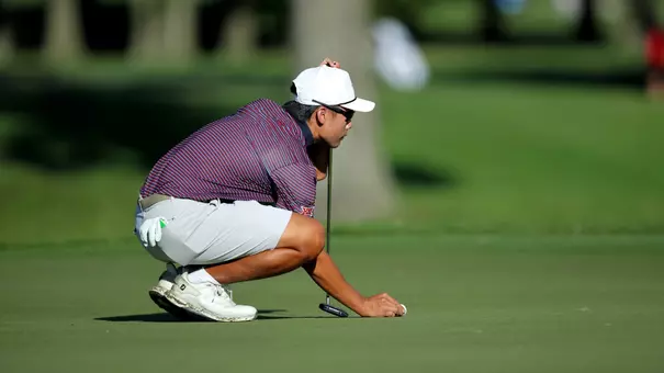 Chi Chun Chen lines up his putt on the green