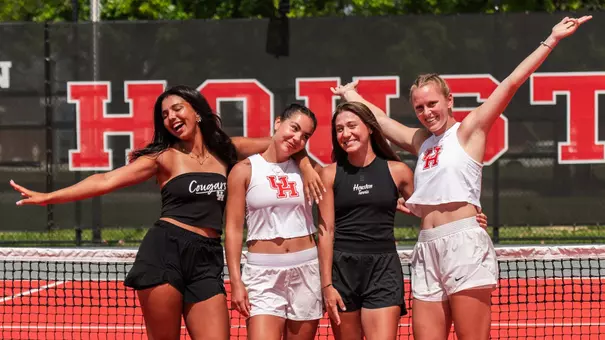 Seniors posed on tennis courts