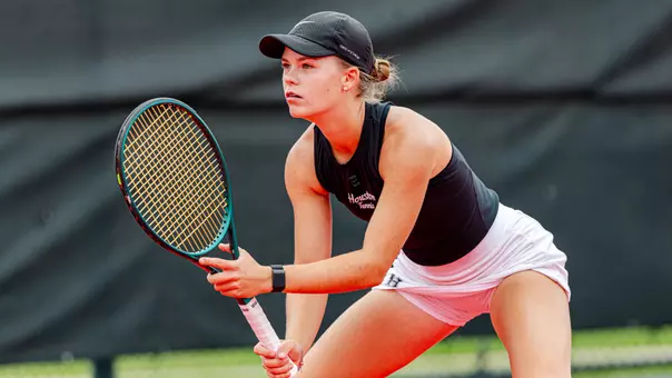 tennis player set to receive serve