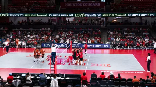 Team huddle on court vs. Texas