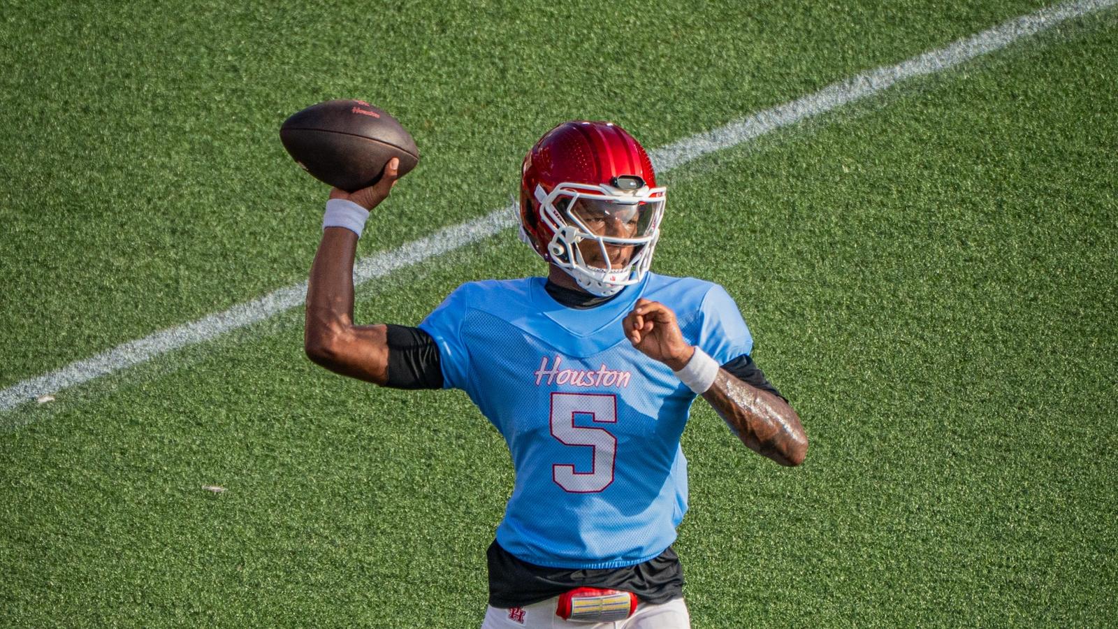 Keisean Henderson throws football at practice