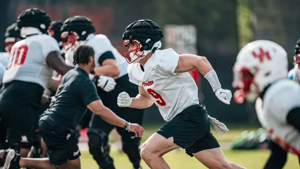 Patrick Overmyer running at practice
