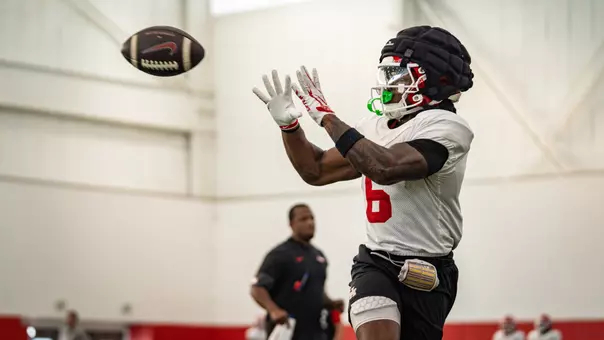Re'Shaun Sanford Catches a pass at practice