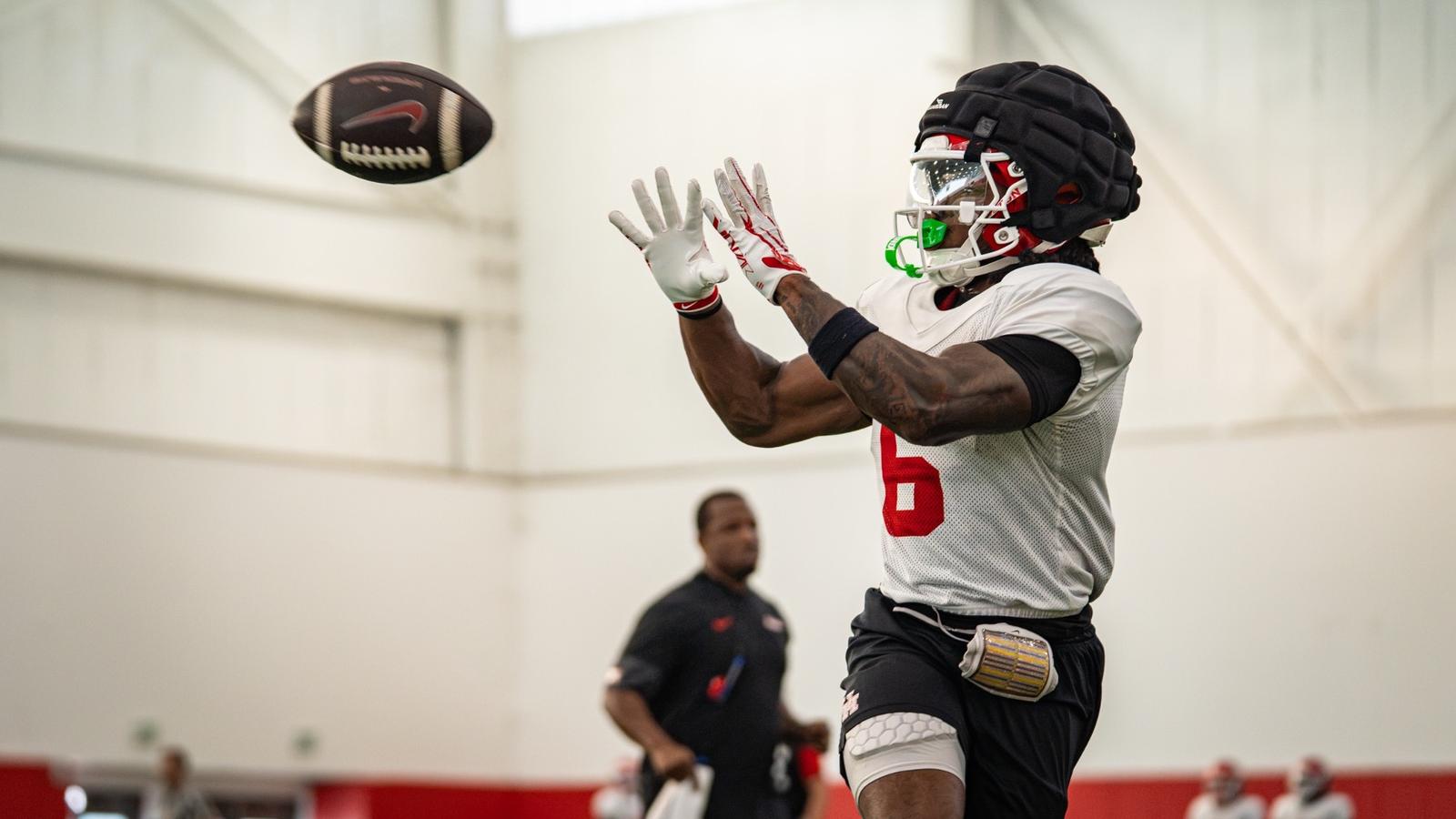 Re'Shaun Sanford Catches a pass at practice