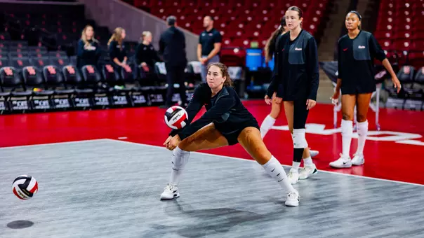 Leah Robinson warm up dig