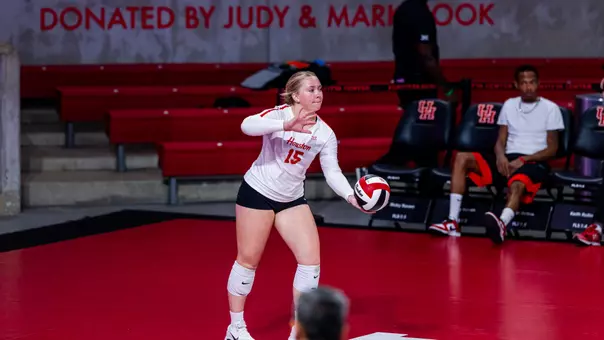 Cali Reece serve