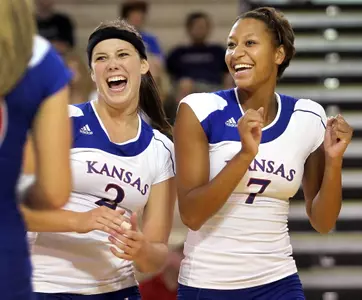 Kansas Volleyball Defeats Lipscomb in Season-Opener Image