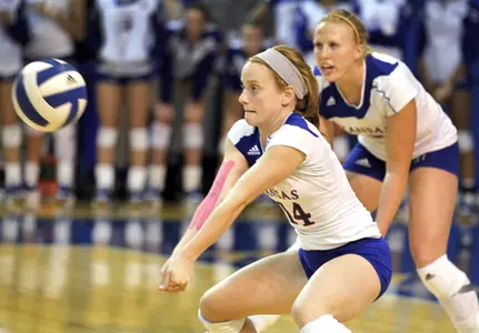 Kansas Moves to 2-0 at DePaul Invitational, Defeats Valparaiso in Five Image