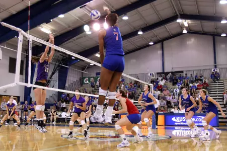 Garlington Posts 20 Kills in KU Volleyball's 3-1 Win Against Lipscomb Image