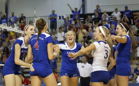 Kansas Defeats No. 6 Minnesota, Sweeps St. Louis to Finish UNI Invitational Image