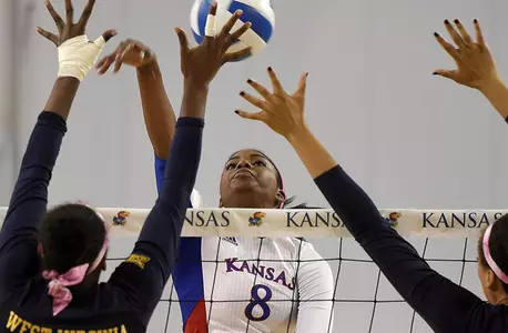 No. 10 Kansas Sweeps Texas Tech for 16th Consecutive Win Image