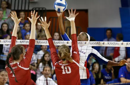 No. 10 Kansas Earns Road Win at Oklahoma, Sweeps Season Series Image