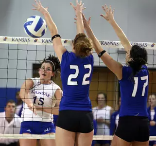 Kansas Volleyball Cruises Past UMKC in Three Sets Image
