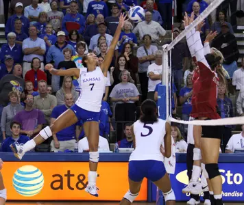No. 9 Nebraska Outlasts Kansas Volleyball Image