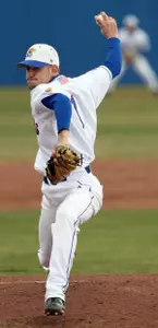 No. 9 Oklahoma Outlasts Kansas 10-9 in Extra Innings Image