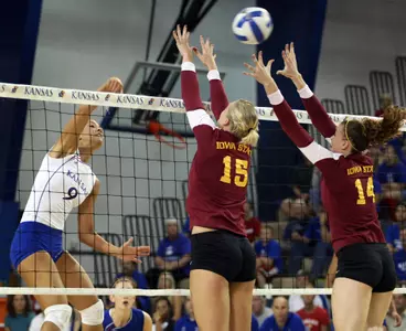 KU Volleyball Falls At Iowa State In Season Finale Image