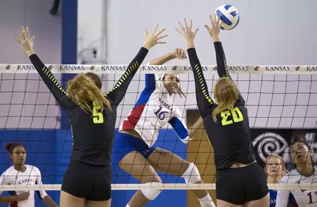 No. 10 Kansas Dominates Baylor, 3-0 Image