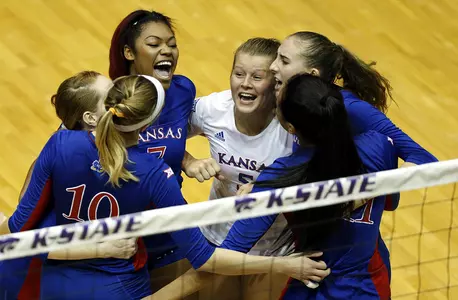 Defense powers No. 9 Volleyball past Kansas State, 3-1 Image