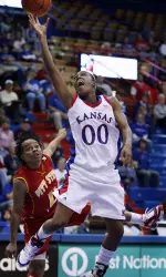 Jayhawks Edge Drake 69-64 Image