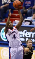 Boogaard and Sutherland's Double-Doubles Pace Kansas in 85-48 Exhibition Victory Against Emporia State Image