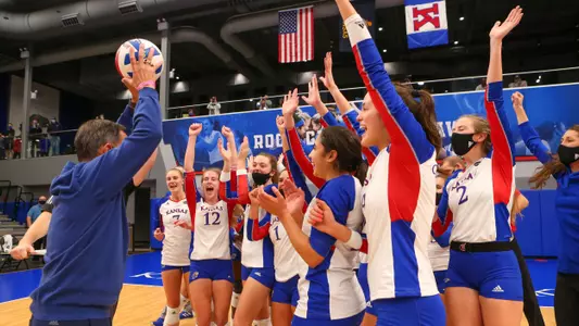 Bechard Earns 400th Win At Kansas In Four-Set Victory Over Kansas State Image
