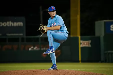 Longhorns Defeat Jayhawks on Thursday night Image