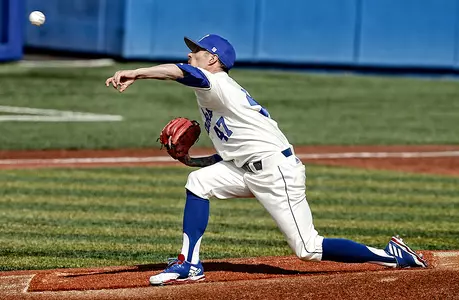Turski and Weiman pace Kansas in victory over Huskies Image