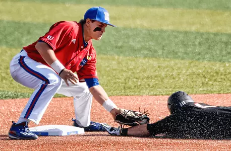 Late rally paces Jayhawks in win at Grand Canyon Image