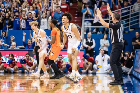 No. 4 Kansas Rallies From 15 Down to Beat Oklahoma St. 69-67 Image