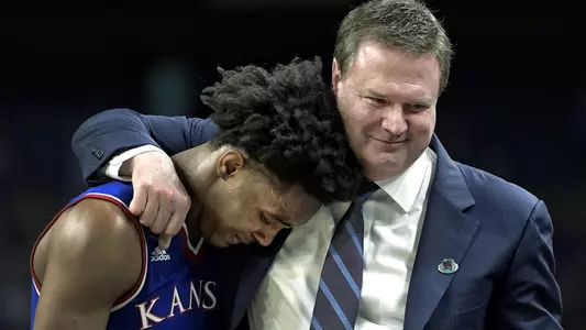 Villanova shoots past Kansas in national semifinal, 95-79 Image