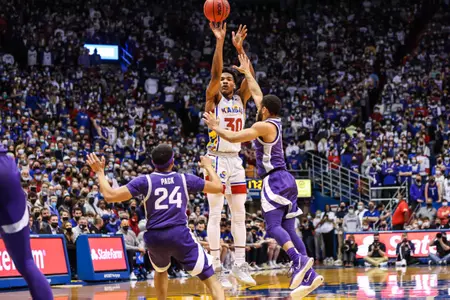 Jayhawks Outshoot Wildcats in Dillons Sunflower Showdown, 102-83 Image