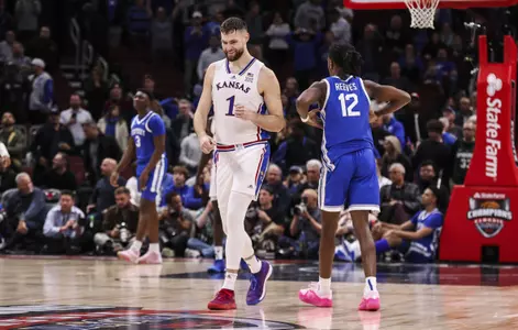 Hunter Dickinson Stars as No. 1 Kansas Edges No. 17 Kentucky 89-84 Image