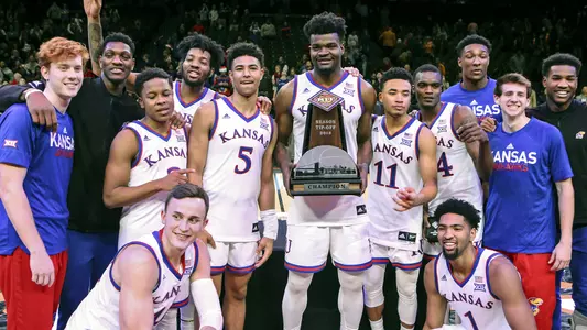 No. 2 Jayhawks run past No. 5 Volunteers for NIT title, 87-81 Image